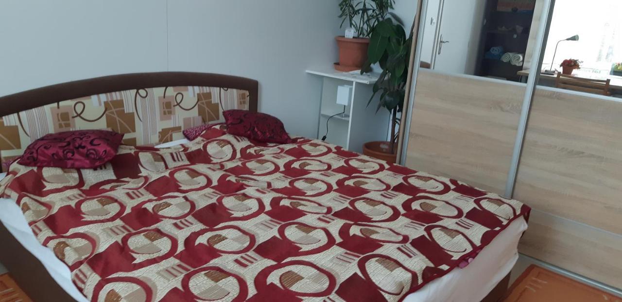 Apartman Yvet Sucany Eksteriør bilde