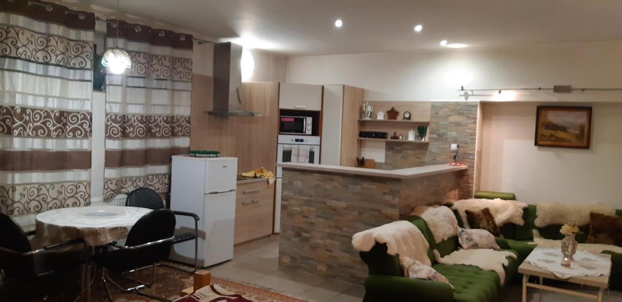 Apartman Yvet Sucany Eksteriør bilde