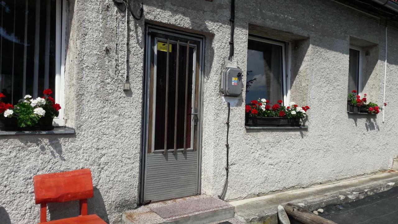 Apartman Yvet Sucany Eksteriør bilde