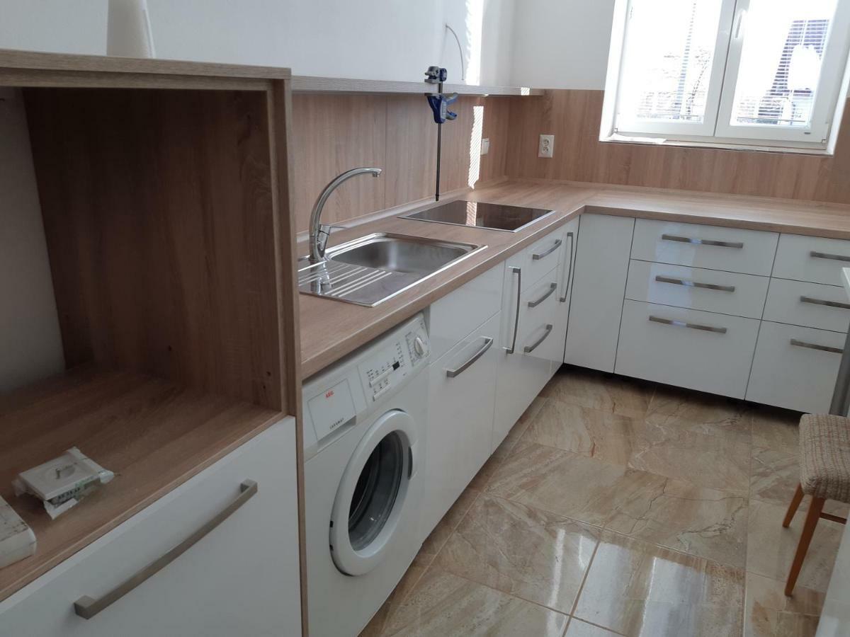 Apartman Yvet Sucany Eksteriør bilde